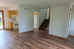 1707 Cherrywood Ln, Lindenhurst, IL 60046 - Photo 2