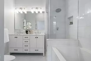 2215 W Roscoe St, Chicago, IL 60618 - Photo 20