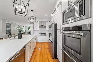2215 W Roscoe St, Chicago, IL 60618 - Photo 12