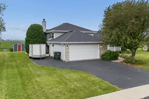 2715 Centurion Ln, New Lenox, IL 60451 - Photo 2