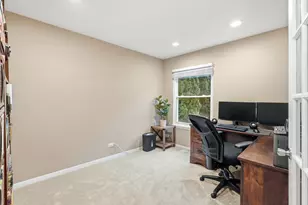 49 McKinley Ln, Streamwood, IL 60107 - Photo 10