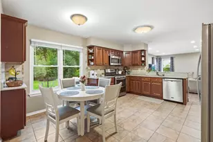 49 McKinley Ln, Streamwood, IL 60107 - Photo 4