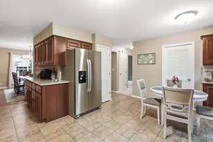 49 McKinley Ln, Streamwood, IL 60107 - Photo 6
