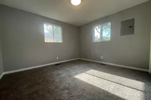 537 California Ave, Aurora, IL 60506 - Photo 8