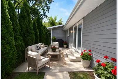 301 N Waukegan Road, Lake Bluff, IL 60044 - Photo 14