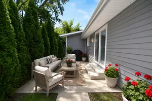 301 N Waukegan Rd, Lake Bluff, IL 60044 - Photo 14