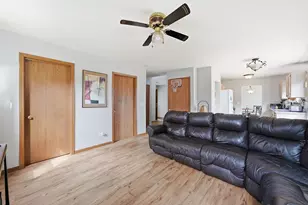 1141 Golden Oaks Pkwy, Aurora, IL 60506 - Photo 6