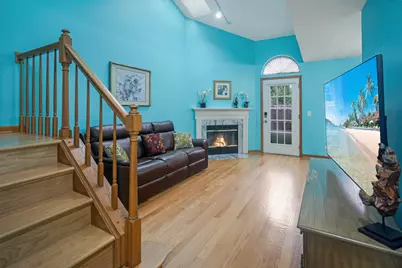 218 Woodstone Drive, Buffalo Grove, IL 60089 - Photo 2
