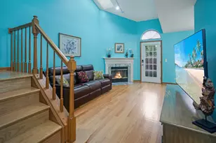218 Woodstone Dr, Buffalo Grove, IL 60089 - Photo 2