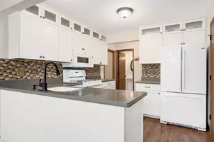 920 Elderberry Cir, Naperville, IL 60563 - Photo 10