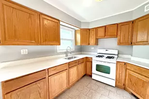 197 Washington St, Park Forest, IL 60466 - Photo 4