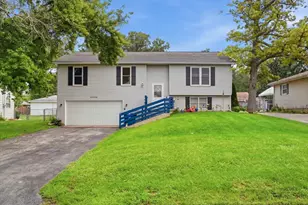 25196 W Monaville Rd, Lake Villa, IL 60046 - Photo 2