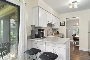5160 Coventry Ln, Gurnee, IL 60031 - Photo 6