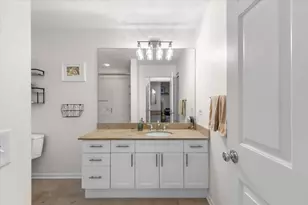 2040 W Belmont Ave, Chicago, IL 60618 - Photo 12