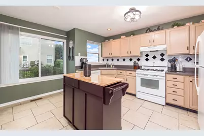 1211 N Lancaster Circle N, South Elgin, IL 60177 - Photo 8