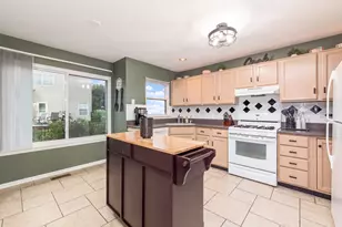 1211 N Lancaster Circle N, South Elgin, IL 60177 - Photo 8