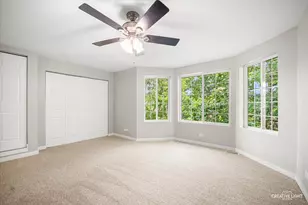 343 W Treehouse Ln, Round Lake, IL 60073 - Photo 10