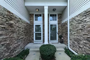 796 Pointe Dr, Crystal Lake, IL 60014 - Photo 2