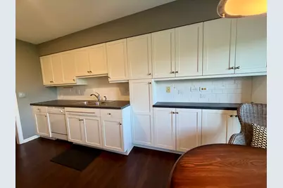 501 Lake Hinsdale Drive #506, Willowbrook, IL 60527 - Photo 4