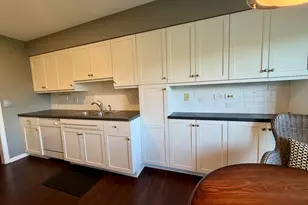 501 Lake Hinsdale Dr, Willowbrook, IL 60527 - Photo 4