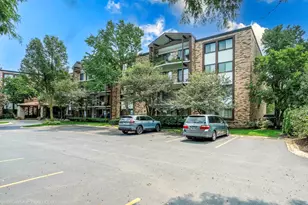 1400 N Yarmouth Pl, Mount Prospect, IL 60056 - Photo 2