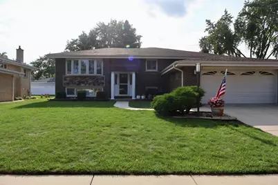 518 N Plamondon Drive, Addison, IL 60101 - Photo 1