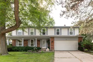 520 Highland Grove Dr, Buffalo Grove, IL 60089 - Photo 1