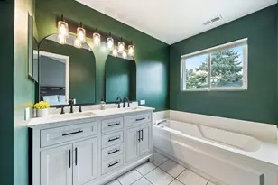 1080 Delta Dr, Elgin, IL 60123 - Photo 14