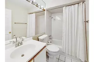 7235 N Hamilton Ave, Chicago, IL 60645 - Photo 20