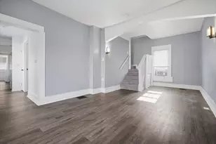 323 E Lincoln St, Bloomington, IL 61701 - Photo 10