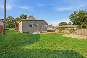 323 E Lincoln St, Bloomington, IL 61701 - Photo 24