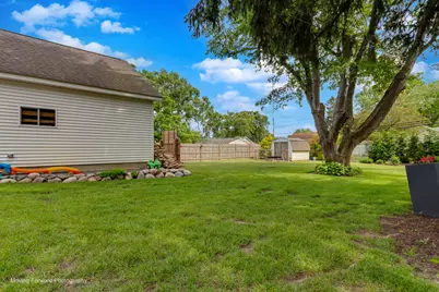 2211 N Bonnie Brook Lane, Waukegan, IL 60087 - Photo 24