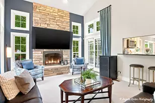 127 Michelle Pl, Schaumburg, IL 60173 - Photo 4
