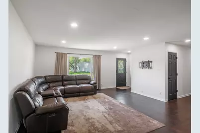 10004 NW Circle Drive, Richmond, IL 60071 - Photo 4