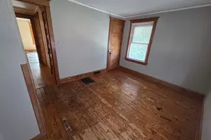 204 W Locust St, Dekalb, IL 60115 - Photo 6