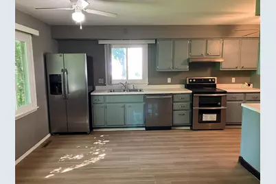 513 E Main Street, Morrison, IL 61270 - Photo 8