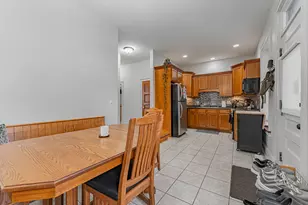 114 W Locust St, Bloomington, IL 61701 - Photo 18