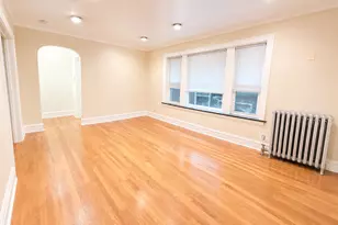 2044 W Farragut Ave, Chicago, IL 60625 - Photo 2