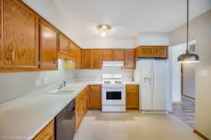4933 E Circle Dr, Crestwood, IL 60418 - Photo 4