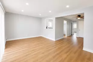 4208 Bonhill Dr, Arlington Heights, IL 60004 - Photo 8