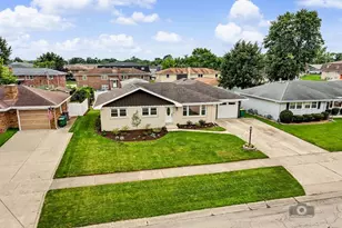 605 Gloria St, Lockport, IL 60441 - Photo 2