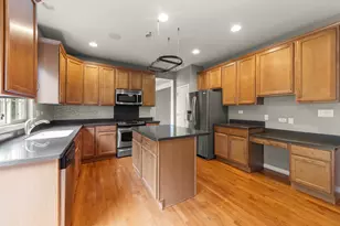 3111 Drury Ln, Carpentersville, IL 60110 - Photo 10