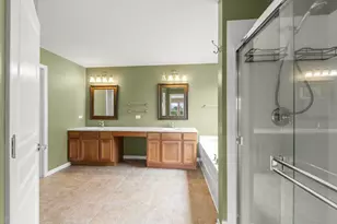 3111 Drury Ln, Carpentersville, IL 60110 - Photo 18
