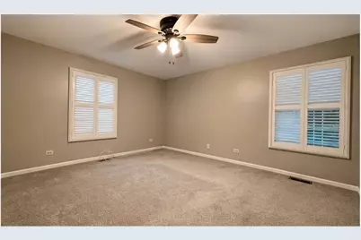 1671 Grosvenor Circle #B, Wheaton, IL 60189 - Photo 4