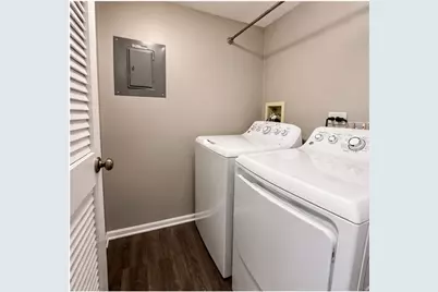 1671 Grosvenor Circle #B, Wheaton, IL 60189 - Photo 8