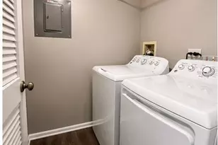 1671 Grosvenor Cir, Wheaton, IL 60189 - Photo 8
