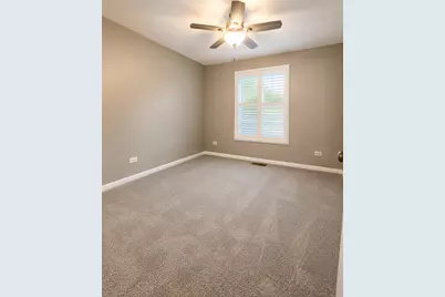 1671 Grosvenor Circle #B, Wheaton, IL 60189 - Photo 6