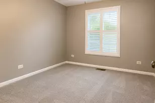 1671 Grosvenor Cir, Wheaton, IL 60189 - Photo 6