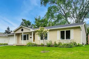 603 Chelmsford Ln, Elk Grove Village, IL 60007 - Photo 1