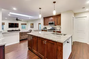603 Chelmsford Ln, Elk Grove Village, IL 60007 - Photo 10